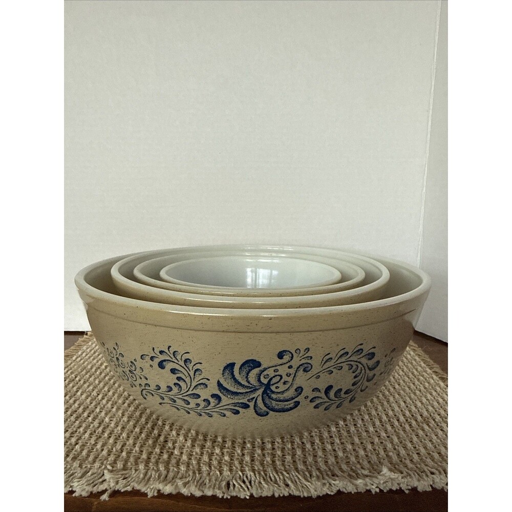 PYREX Homestead Mixing Bowl Set of 4 Tan/ Blue Nesting 401, 402, 403 & 404. EUC